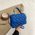 Bolso bandolera acolchado azul oscuro con cadena dorada y asa superior elegante - Azul