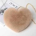 Herzförmige Umhängetasche aus Kunstkaninchenfell in Khaki mit goldener Kette - Khaki