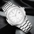 Reloj de cuarzo en acero plateado con esfera blanca a rayas y ventana de fecha - Acero Plateado Brillante Esfera Blanca