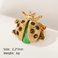 Spilla coccinella verde in lega dorata con strass, dimensioni 2,2x2 cm - Coccinella Verde (XD8200-1)
