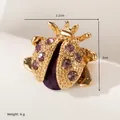 Spilla a forma di coccinella dorata con cristalli viola, 2,2cm x 2cm - Coccinella Viola (XD8200-3)