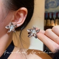 Elegant silver flower earrings with white pearl center in vintage French style - A2476 Silver