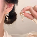 Leaf-shaped drop earrings with white pearls and marquise-cut crystals in gold finish - E6932 Gold