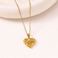 Collana con cuore minimalista in oro 18 carati con ciondolo texture lava e catena sottile - Collana / Oro