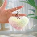Porte-clés en peluche en forme de cœur arc-en-ciel avec fermoir mousqueton argenté - Coeur Coloré Avec Fermoir en Argent