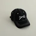 Berretto da baseball nero per bambini con fiocco bianco e cuciture a contrasto - Nero