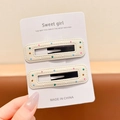 Set van twee rechthoekige haarclips met gekleurde stippen op crème imitatieleer - Blauw & Wit Set