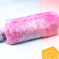 Estuche de arcoíris en piel sintética tie-dye rosa y morado con pompón suave decorativo - Morado