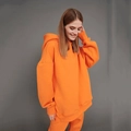 Details des leuchtend orangefarbenen Oversize-Hoodies und der passenden Jogginghose - S / Orange