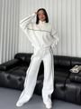 Détail d'un ensemble deux pièces blanc rayé avec col montant et pantalon large - S / Haut Et Bas / Blanc