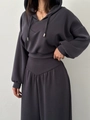 Dettaglio felpa con cappuccio a V e pantaloni a vita alta in maglia malva scuro - S / grigio scuro