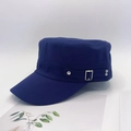Berretto militare blu scuro in cotone con cinturini laterali e rivetti argentati - Blu navy