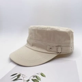 Berretto cadet beige in cotone con rivetti argento e fibbia in metallo regolabile - Beige