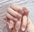 Détails d'ongles amande œil de chat rose poudré et mauve avec reflets argentés brillants - Rose Nude Gris-Violet Œil de Chat (CW860)