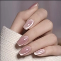 Gros plan détaillé d'ongles amande œil de chat rose avec un fini magnétique - Rose Racine de Lotus Œil de Chat (CW853)