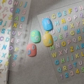 Adesivi per unghie 3D a rilievo con lettere e numeri macaron su unghie opache - Co-587