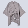 Damen Strickponcho mit Quasten und gedrehtem Knoten in kaffee-beiger Farbmischung - Oberteile / 130x150cm / Melange Kaffee (Quastenbindung Melange Kaffee)
