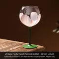 Calice da vino vintage dipinto a mano con motivo loto verde e petali rosa 650ml - Stile Loto Verde
