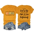 Detail van de hospiceverpleegkundige print op een gemberoranje katoenen shirt met korte mouw - S / Mosterdgeel (Zwarte Grafiek)