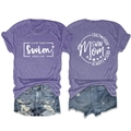 Détail du dos du t-shirt violet avec slogan imprimé et short en jean effiloché - Violet (Police Blanche)