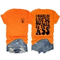Vorder- und Rückseite des orangen Grafik-T-Shirts mit Jeans-Shorts und fettem Schriftdesign - S / Orange (Schwarzer Druck)
