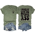 Detail eines grünen T-Shirts mit Slogan und Used-Look Jeansshorts für lässige Sommer-Outfits - S / Olivgrün (Schwarzer Druck)