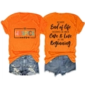 Détail d'un t-shirt orange en coton avec imprimé infirmière et motif cœur léopard - Orange (Graphique Noir)