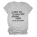 Dettaglio della maglietta grigia a girocollo con slogan nero I Want You To Know - Grigio Chiaro (Font Nero)