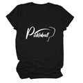 Dettaglio di una t-shirt nera da donna in cotone con stampa Pickleball bianca e maniche arrotolate - Nero (Font Bianco)