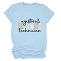 Détail d'un t-shirt bleu clair à col rond avec imprimé Registered Behavior Technician - S / Bleu Clair (Lettres Noires)