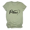 Dettaglio della trama del cotone verde salvia e della stampa nera Pickleball sulla t-shirt - Verde Oliva (Font Nero)