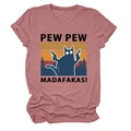 Détail du t-shirt en coton rose poudré avec imprimé graphique de chat et texte - Or rose