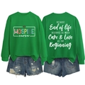 Dettagli fronte e retro della felpa verde Hospice Nurse con cuore leopardato e scritte - S / Verde Erba (Stampa Bianca)