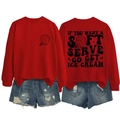 Vista fronte e retro della felpa in cotone rosso con pantaloncini in denim blu set - S / Rosso (Stampa Nera)