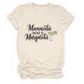 Maglietta Mamacita Needs a Margarita con stampa cocktail e scollo rotondo trendy - S / Sabbia (Testo Nero)