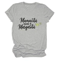 Détail de l'imprimé Mamacita Needs a Margarita sur un t-shirt en coton gris décontracté - S / Gris Clair (Texte Noir)