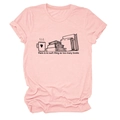 Gros plan du t-shirt en coton rose avec imprimé de livres et texte d'inspiration - Rose (Texte Noir)
