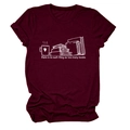 Détail du t-shirt bordeaux avec imprimé livres, café et slogan pour les passionnés - Rouge Vin (Texte Blanc)