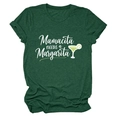 Détail du t-shirt graphique vert foncé Mamacita Needs a Margarita et texture du coton - S / Vert Rétro (Texte Blanc)