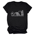 Détail d'un t-shirt noir en coton avec motifs de livres et citation imprimée en blanc - Noir (Texte Blanc)