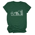Détail d'un t-shirt vert foncé avec imprimé blanc de livres et mug pour lecteurs - Vert Rétro (Texte Blanc)