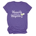 Détail de l'imprimé Mamacita Needs a Margarita sur un t-shirt violet à col rond - S / Violet (Texte Blanc)