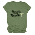 Détail d'un t-shirt col rond vert herbe avec imprimé Mamacita Needs a Margarita - S / Vert Olive (Texte Noir)