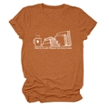 Détail du t-shirt à manches courtes caramel avec motif de livres et col rond pour femme - Orange Brûlé (Texte Blanc)