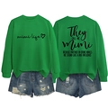Vista fronte e retro della felpa verde Mimi Life con pantaloncini di jeans blu - S / Verde Erba (Carattere Nero)