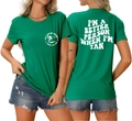 Détail recto-verso du t-shirt vert avec imprimé palmier et texte I'm a Better Person - Vert Foncé (Police Blanche)