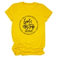 Détail du t-shirt jaune en coton avec les graphismes Great Memories et Girls Trip - Jaune (Police Noire)