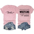 Détails avant et arrière du t-shirt rose Wrestling Mom avec short en jean - Rose (Texte Noir)