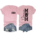 Vue à plat du t-shirt rose Dance MOM recto-verso avec un short en jean déchiré - Rose (Texte Noir)