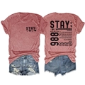 Detail van roze t-shirt met STAY-tekst en citaat gecombineerd met denim shorts - Roségoud (Zwarte Print)